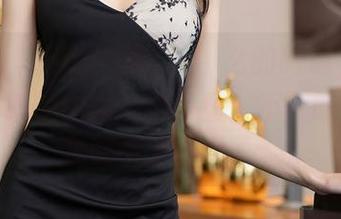 秀人网 – 精选套图:婠婠么的眼镜,原来视力不好的也能这么有型。不带眼镜的她我都不太认识了。