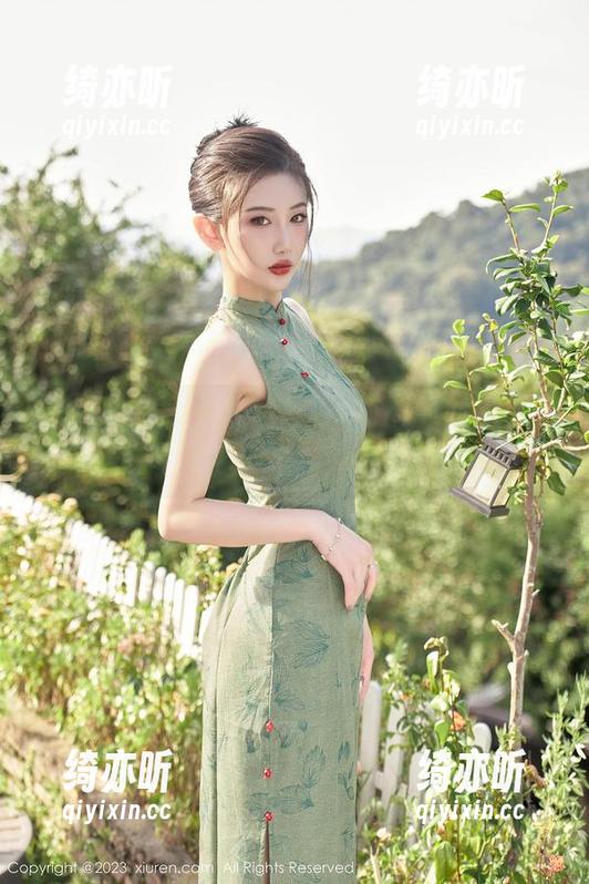 秀人网 - 看，孟狐狸FoxYini的办公空间：那是一个高清写真集