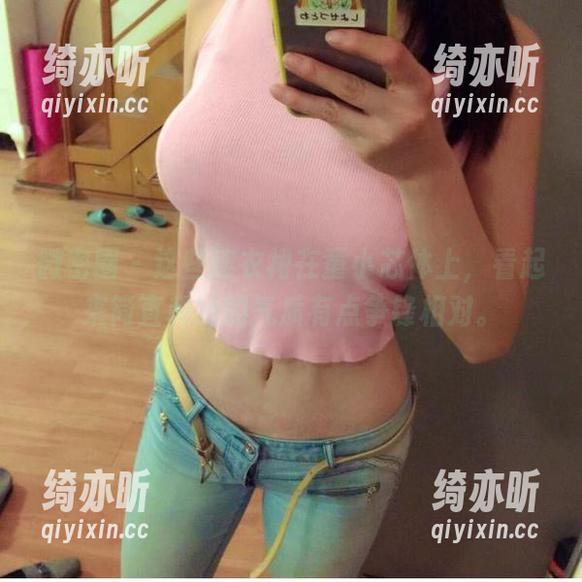 童小芯 微密圈 - 这些连衣裙在童小芯体上,看起来简直和她的气质有点争锋相对。