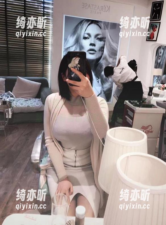 微密圈 - 这组双人写真，童小芯玩得可真溜，下载前请择定好立场。