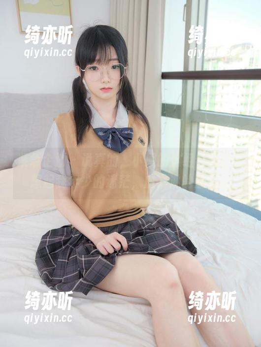 紧急企划-小恩 紧急企划 - 说真的,小恩的这组作品让我想起我年少的迷茫,血淋淋的温柔。