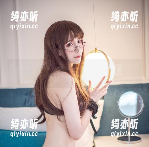 翎柒菜菜 原图暴击!翎柒菜菜的6W粉福利,快来下载吧,顺便顺手带点意外发现!
