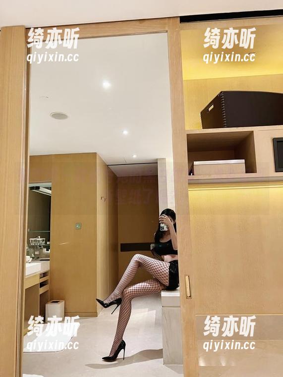 葛征 微密圈 - 葛征与她的黑白故事:准备好更新壁纸了吗?