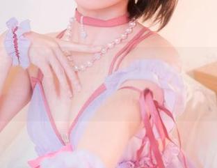 看蠢沫沫穿制服，我的内心os：这是在拍写真吗？太“贴心”了吧