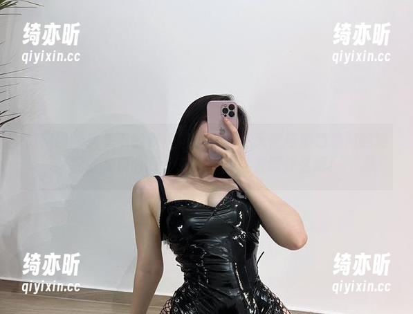 铁锤姐姐 微密圈 - 镜头下的铁锤姐姐:维密天使与黑色渔网的绝配,免费分享,来评论你能看到什么吧!