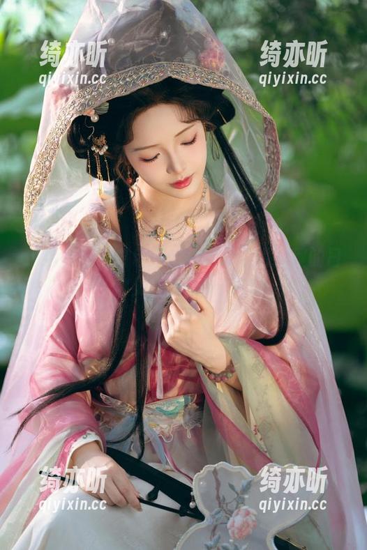 雯妹不讲道理 精选套图,白色镂空是雯妹不讲道理的日常灵感从天而降!