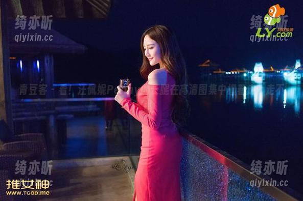 青豆客-汪佩妮Penny 青豆客 - 看!汪佩妮Penny的长腿在高清图集中横着走,走不走!