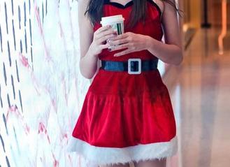 魔镜街拍 – 婷婷的白色吊带,黑丝美腿,网盘里怎么全是这样的写真呢?