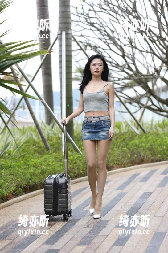 魔镜街拍 唯有魔镜街拍能捕捉全套黑丝OL的微妙之美