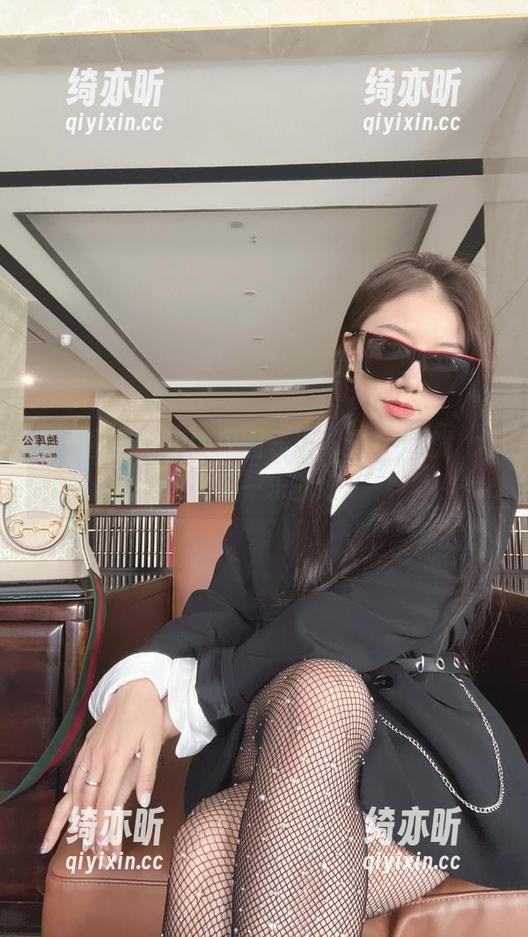微密圈 - 鹿瑶的原图表现与修女考验，大家乐一乐就好